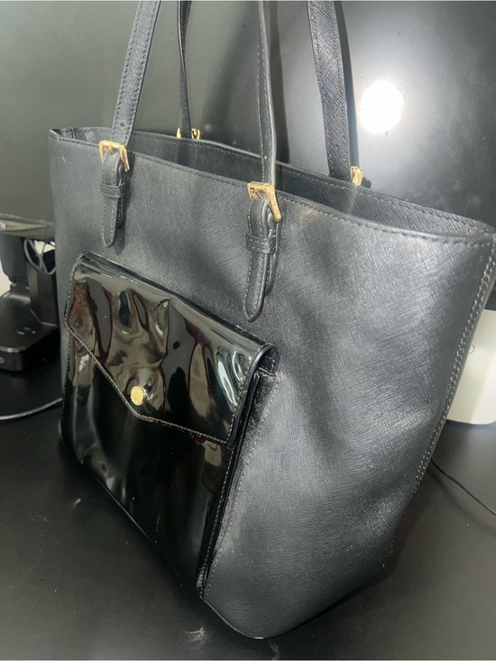 Michael Kors Handbags - Michael Kors Black Jet Set Large Pocket Tote